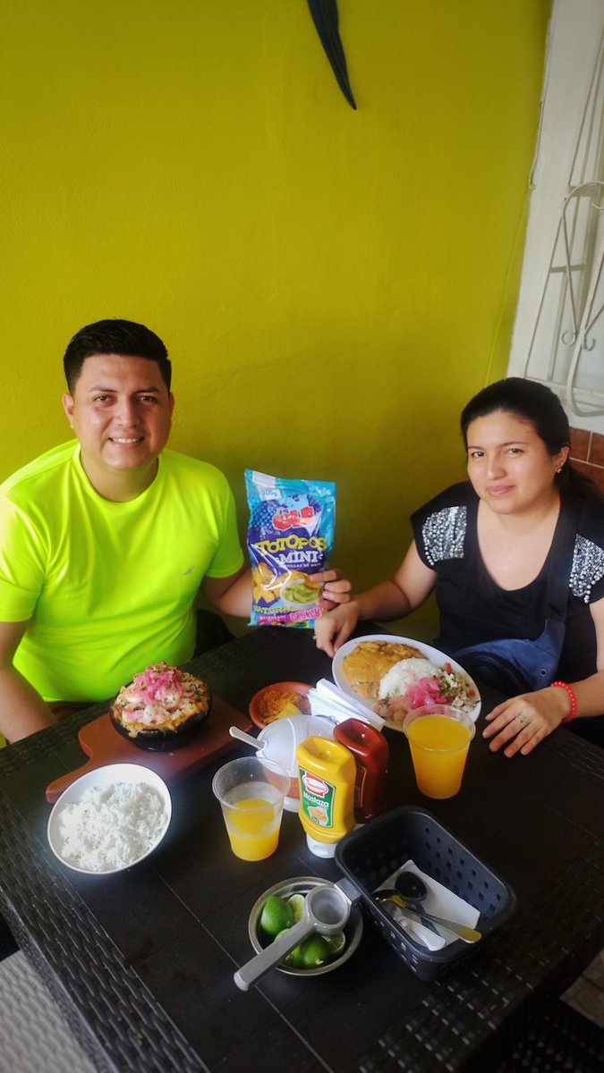 DondeQuichi's tweet photo. Desde hoy por la compra de una #Quichicazuela mixta completa, te damos un #Totopo de la marca @OleEcuador para que los disfrutes viendo el #Mundial2022

*Promo válida hasta agotar stock. 

#HuecasDeGuayaquil #DonQuichi https://t.co/pjVcuxE5RA