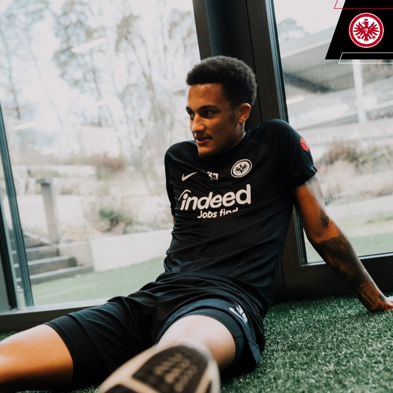 Eintracht's tweet photo. 🏋️‍♂️🏃‍♂️📈
Tag 1 der Leistungstests ✅

Andreas Beck, Leiter Athletik, Prävention und Rehabilitation, erklärt die Hintergründe ⏬

#SGE