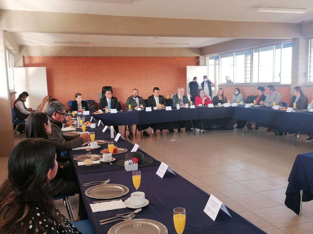educacion_leon's tweet photo. Hoy durante la 6⃣ta. Sesión Ordinaria del Consejo Municipal de Participación Escolar en la Educación #COMUPAEE, intercambiamos información de los programas que promueven la calidad educativa de niñas, niños y adolescentes👧👦✨.
#SomosGrandes #SomosFuertes #SomosLeón https://t.co/klZHf4cjes