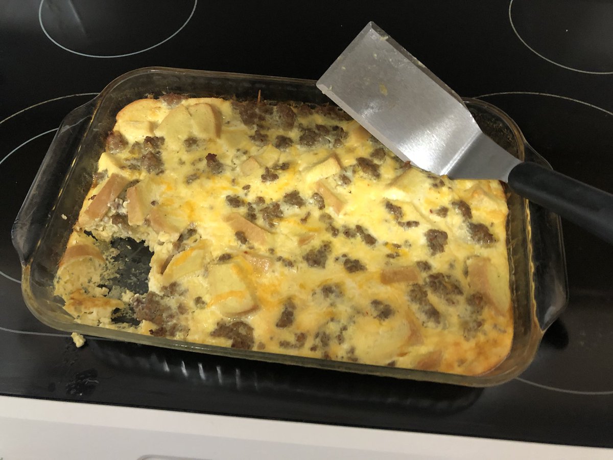 yardsaleartist's tweet image. Dang it - I went to get the “out of the oven” pic, and  someone already snagged a piece! 

#HappyThanksgiving #FamilyTradition #DensePack