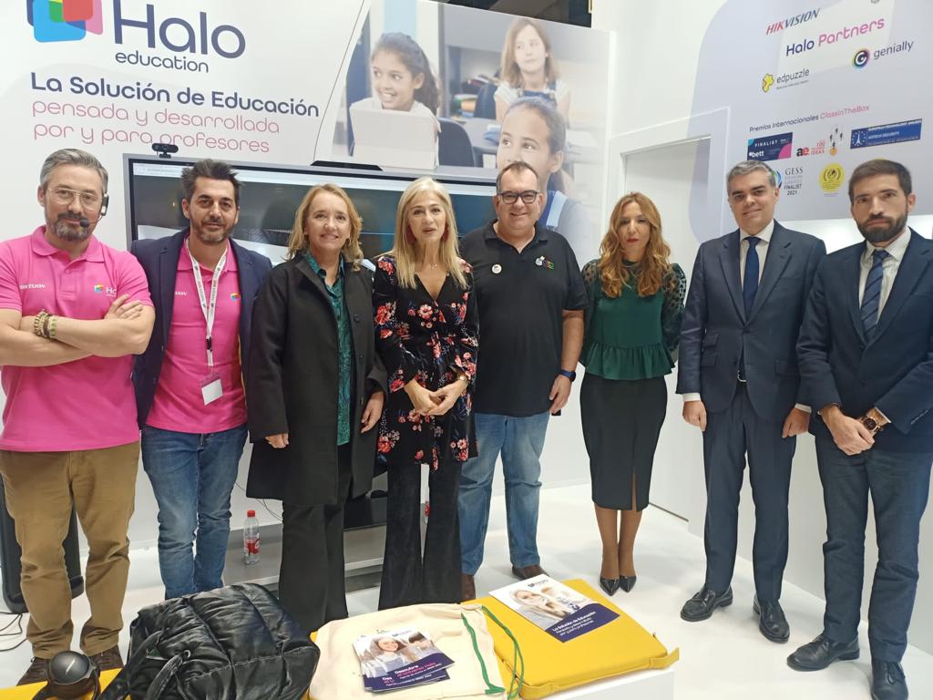 En <a href="/SIMOEDU_/">SIMO EDUCACIÓN</a> hemos tenido una visita muy especial.

Muchas gracias a <a href="/Patricia_Pozo_/">Patricia del Pozo</a>, consejera de educación de la Junta de Andalucía, a su equipo, <a href="/antsegura/">Antonio Segura</a>, director de innovación educativa y <a href="/Azpitarte/">Vicente Azpitarte</a>, delegado de la Junta en Madrid, por acercarse a nuestro stand.
#educación