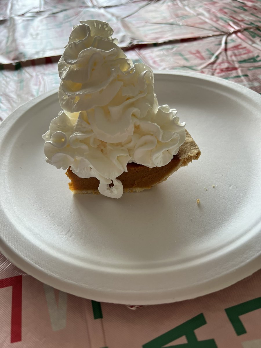 AcaciaRad's tweet photo. The only proper way to eat a piece of #pumpkinpie 🥧 https://t.co/OllIHlB4FX