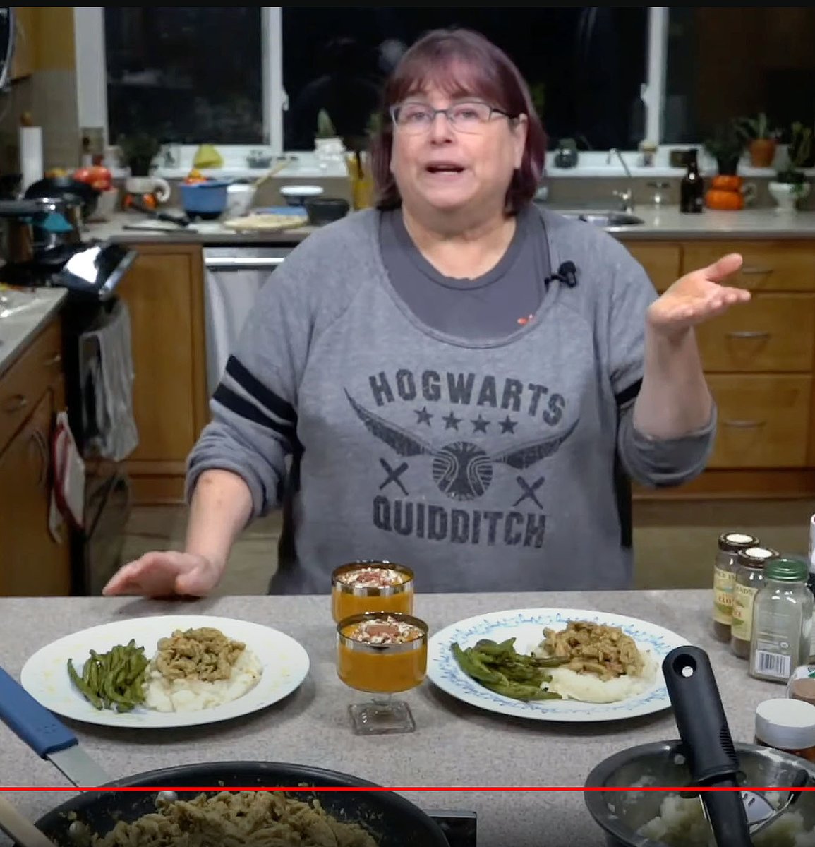 Ack! How did it get to be Thanksgiving already?! But don't worry, I've got you!

This is my favorite 1-hour start to finish plant-based holiday meal. I use soy curls, but tofu, tempeh, or seitan would work great.

Watch the video here: youtu.be/0KJIyFJOxzA