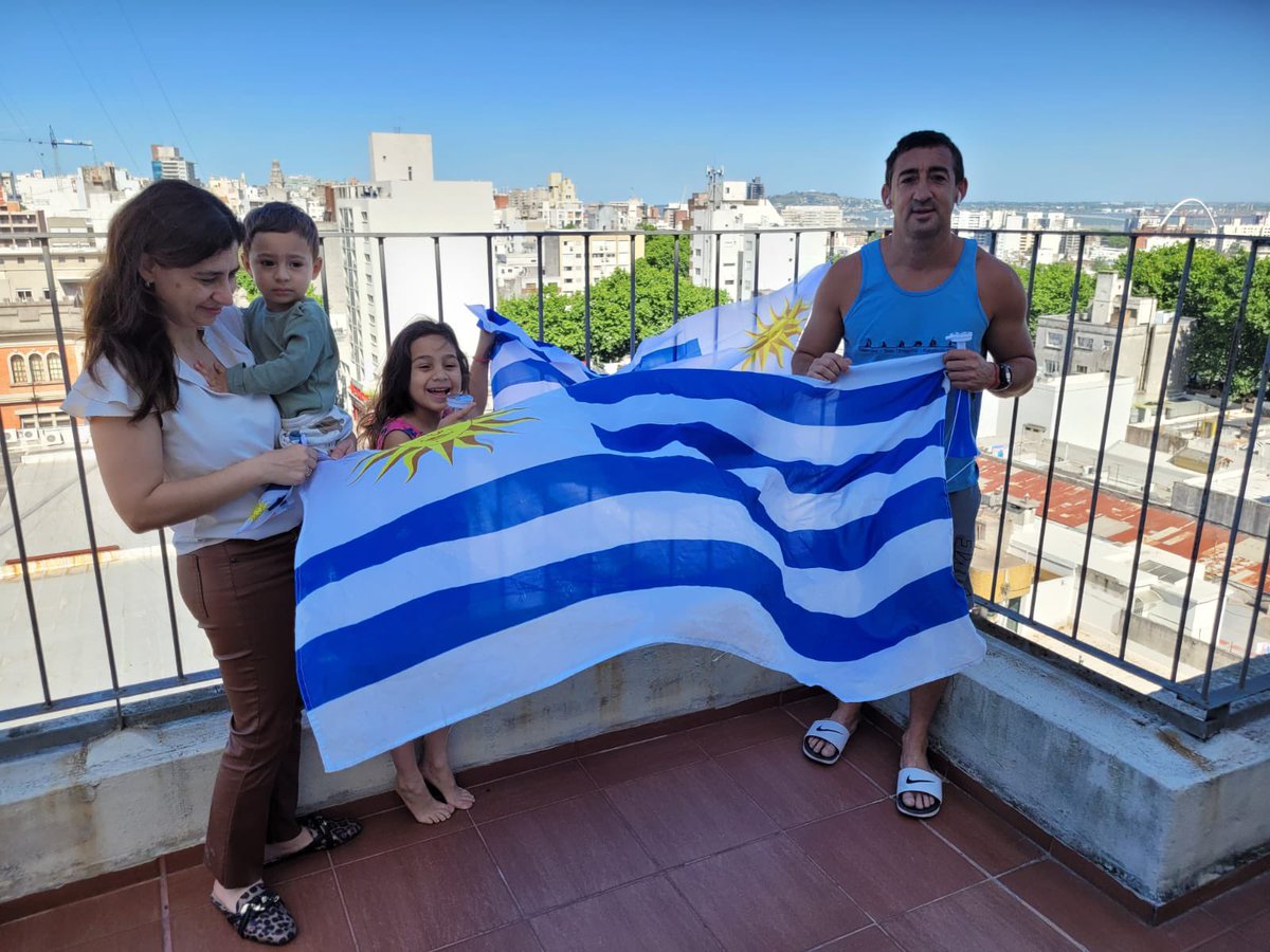 Hoy no es un día mas juega la celeste del alma 🇺🇾⚽️💪