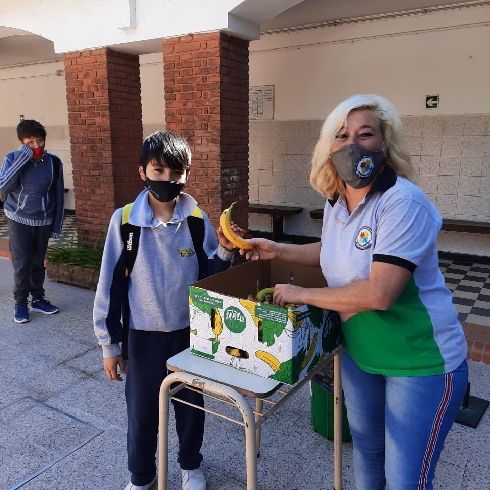 MPASFE's tweet photo. ¡Terminó una nueva edición de @fruteatuescuela! 🎉
El concurso de alimentación saludable más reconocido de Argentina cerró el año con un maravilloso evento de premiación en las instalaciones de @TropicalArg 🍌
¿Sabías que el #MercadodeSantaFe es una de las instituciones aliadas? https://t.co/DSy7CDeig3