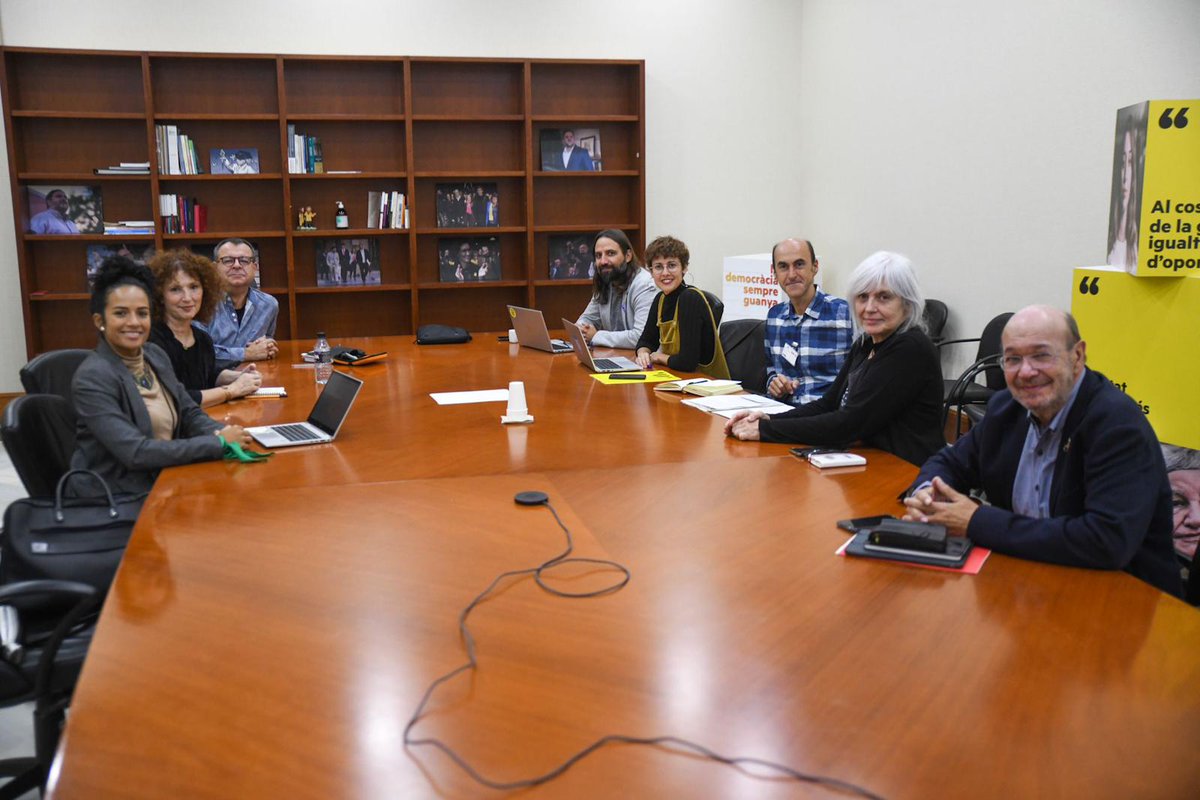 Avui hem tornat al Parlament de Catalunya per trobar-nos, en una reunió conjunta, amb diputats i diputades de sis grups parlamentaris: <a href="/Esquerra_ERC/">Esquerra Republicana</a>, <a href="/EnComu_Podem/">Comuns__Cat</a>, <a href="/cupnacional/">CUP Països Catalans</a>, <a href="/socialistes_cat/">Socialistes PSC/❤</a>, <a href="/JuntsXCat/">Junts per Catalunya🎗</a> i <a href="/CiutadansCs/">Ciutadans</a>. Moltes gràcies per escoltar-nos i pel vostre suport.