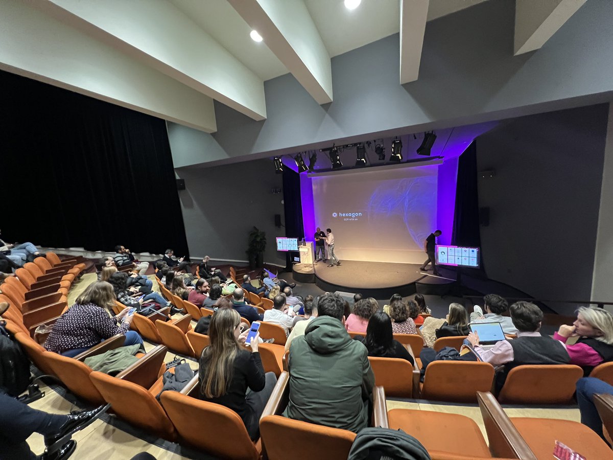 Mucho clásico del Social Media Asturiano… <a href="/imar_tinez/">Irene Martínez</a>, <a href="/ChusoSoria/">Chuso</a> , <a href="/elestudiopod/">El Estudio</a>, <a href="/rubenllames/">Rubén Llames</a>, <a href="/cesarcajete/">cesar cajete</a> …

#TTools22 promete!