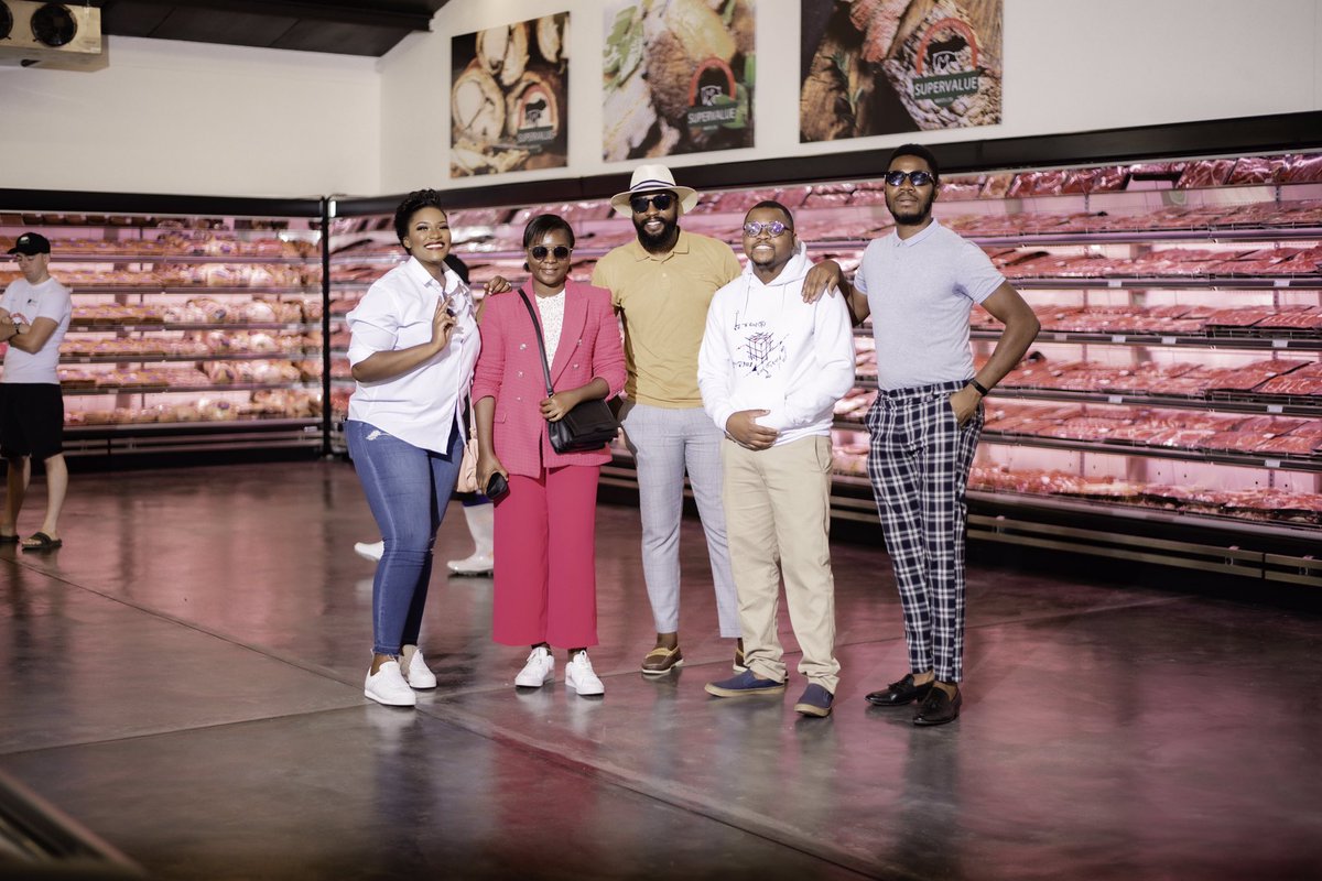 Masulani_'s tweet photo. Got invited to the launch of #SuperValueMeats off Alick Nkata Rd just by Friday’s Corners it’ll be called “N’gambi’s Corner” I even met @LuluHaangala 🙏🏻🙏🏻🙏🏻 Find time to check it out kuli mitengo za church 🔥🔥🔥 I’ve ka video I’ve compiled with ka narration 😂😂😂 https://t.co/jaSwtW1ax2