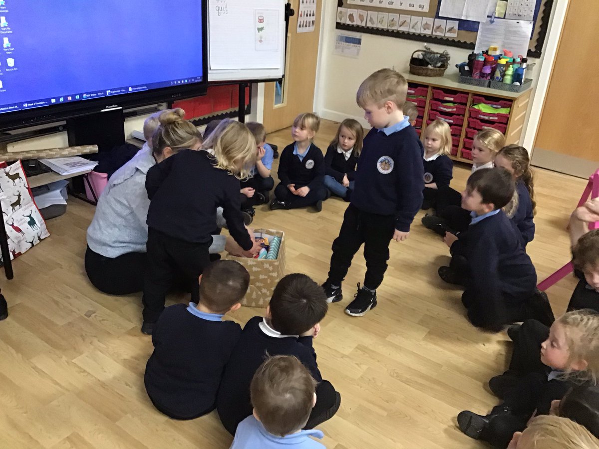 YRPinkClass's tweet image. Pink Class worked together to create a box of gifts to be donated to the Sheffield Shoebox appeal. We thought about those people who would really appreciate a kind gesture this Christmas.