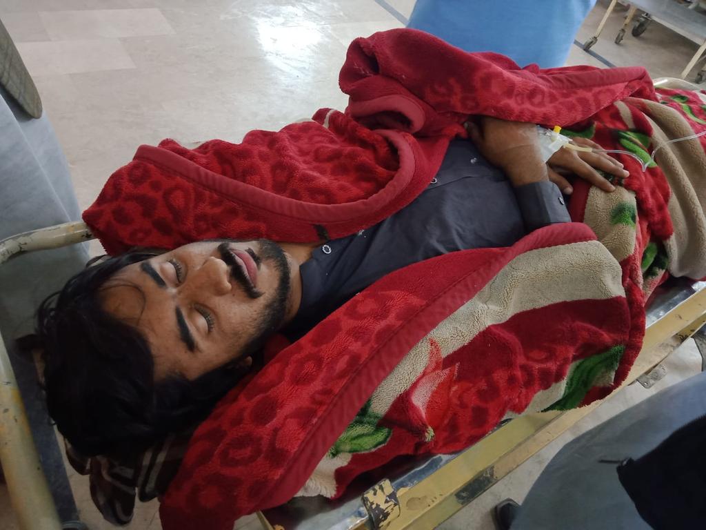 sameenmajeed4's tweet photo. We should learn how to talk from the rulers, because they don't do  anything other than talking, the votes we have given for  you, now it's time for you to pay the right for these votes, Shame Govt of Balochistan.
#SavePhysiotherapistFuture #BPAhungerstriketilldeath https://t.co/xkIallFF86