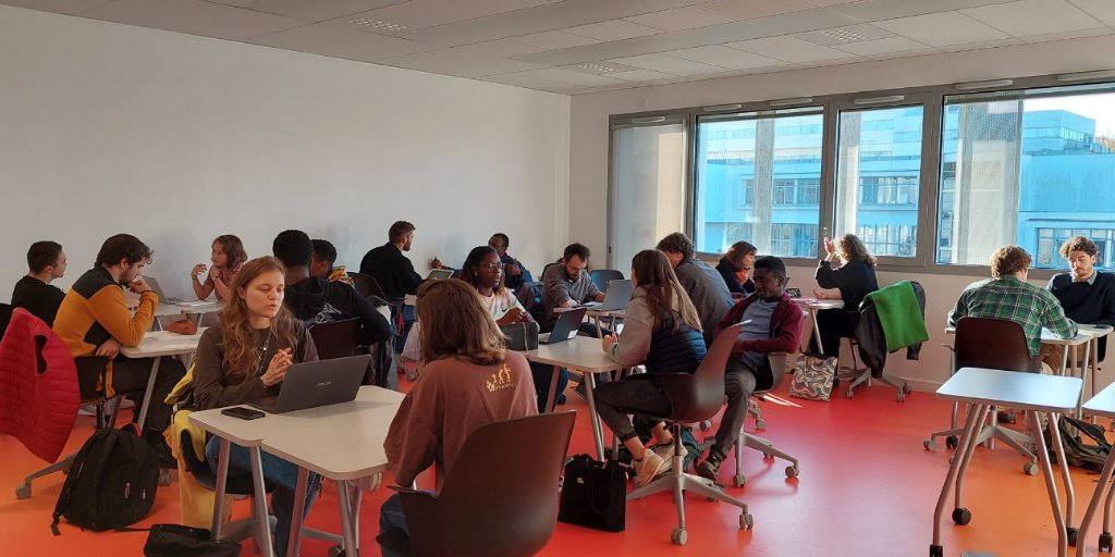 👥 Les ISTOMiens en #SpeedDating 

Dans le cadre de l'𝐢𝐧𝐬𝐞𝐫𝐭𝐢𝐨𝐧 𝐩𝐫𝐨𝐟𝐞𝐬𝐬𝐢𝐨𝐧𝐧𝐞𝐥𝐥𝐞, les étudiants de 3ème et 5ème année réalisent un jeu de rôles par binôme. Un 3ème année candidate pour un stage auprès d'un recruteur, joué par un 5ème année. 🗣

#istom