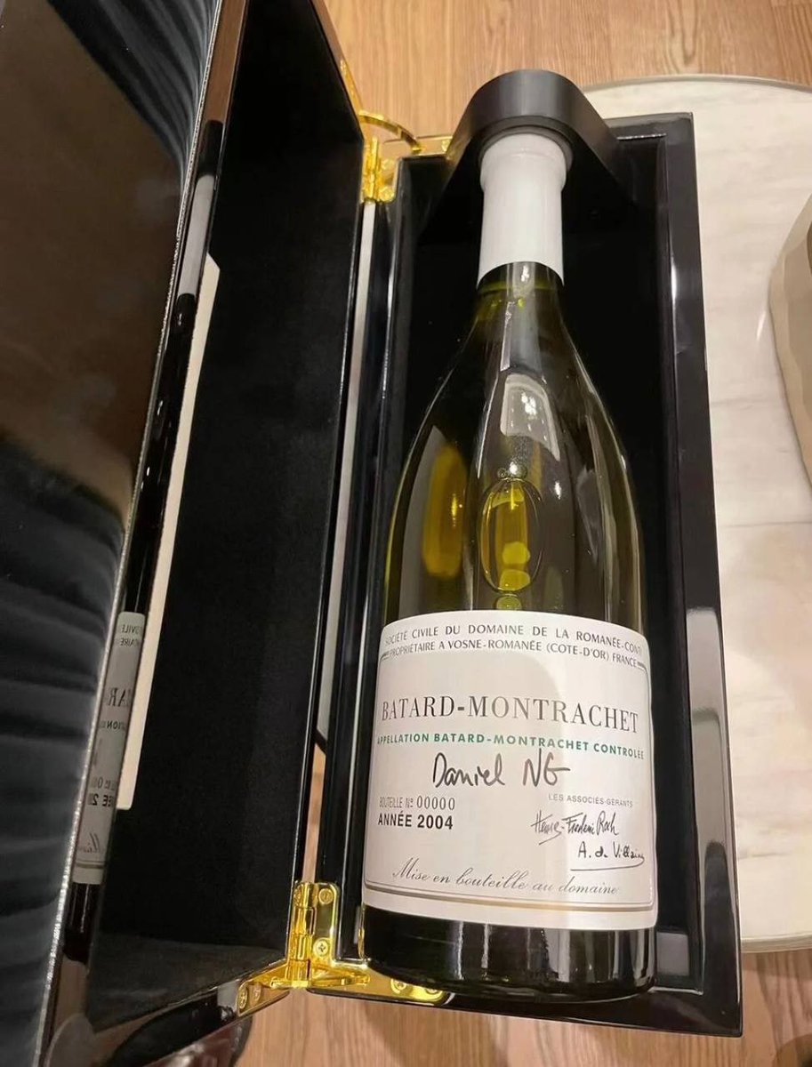 lilmontego's tweet image. Romanee Conti Red Wine
A French Burgundy aged for 3 hours, the nose is delicate and complex, with forest floor mixed with a hint of truffle. On the palate, feather-light tannins are accompanied by incredible concentration. This is also one of my favorite bottles of wine 😘