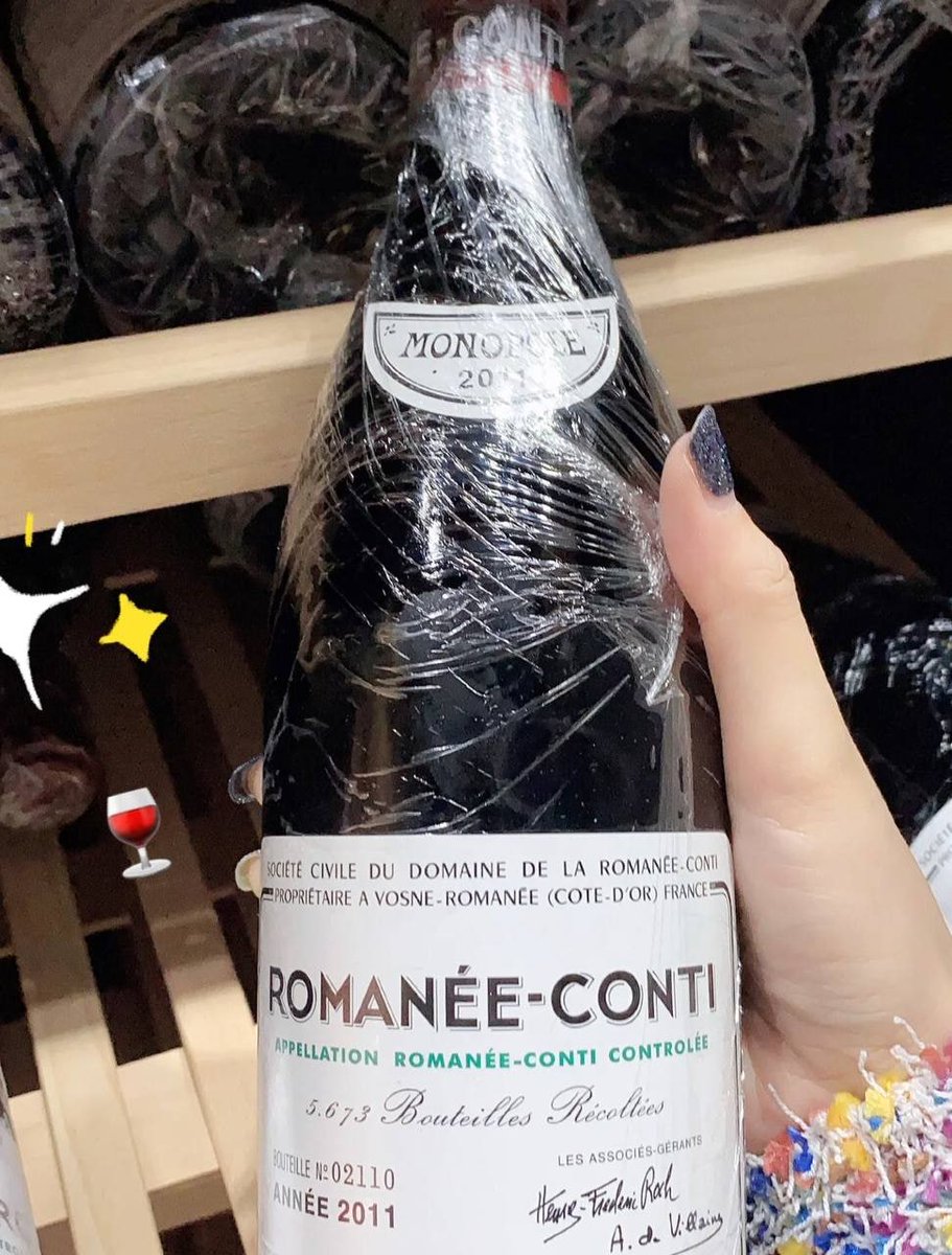 lilmontego's tweet image. Romanee Conti Red Wine
A French Burgundy aged for 3 hours, the nose is delicate and complex, with forest floor mixed with a hint of truffle. On the palate, feather-light tannins are accompanied by incredible concentration. This is also one of my favorite bottles of wine 😘