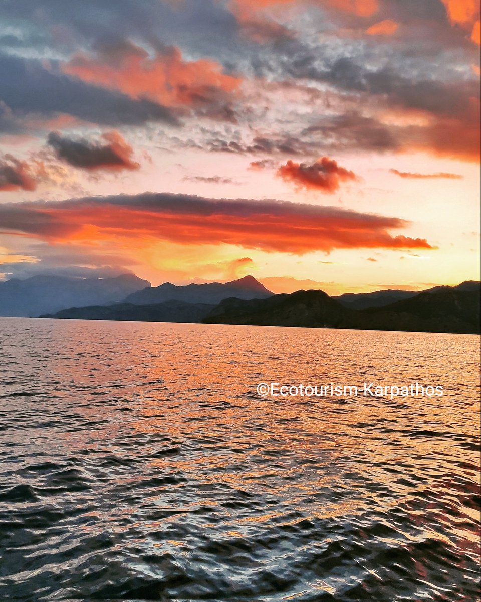 November's stunning Sunset!!

 ecotourism-karpathos.com/en

#karpathosisland #sunset #sealovers