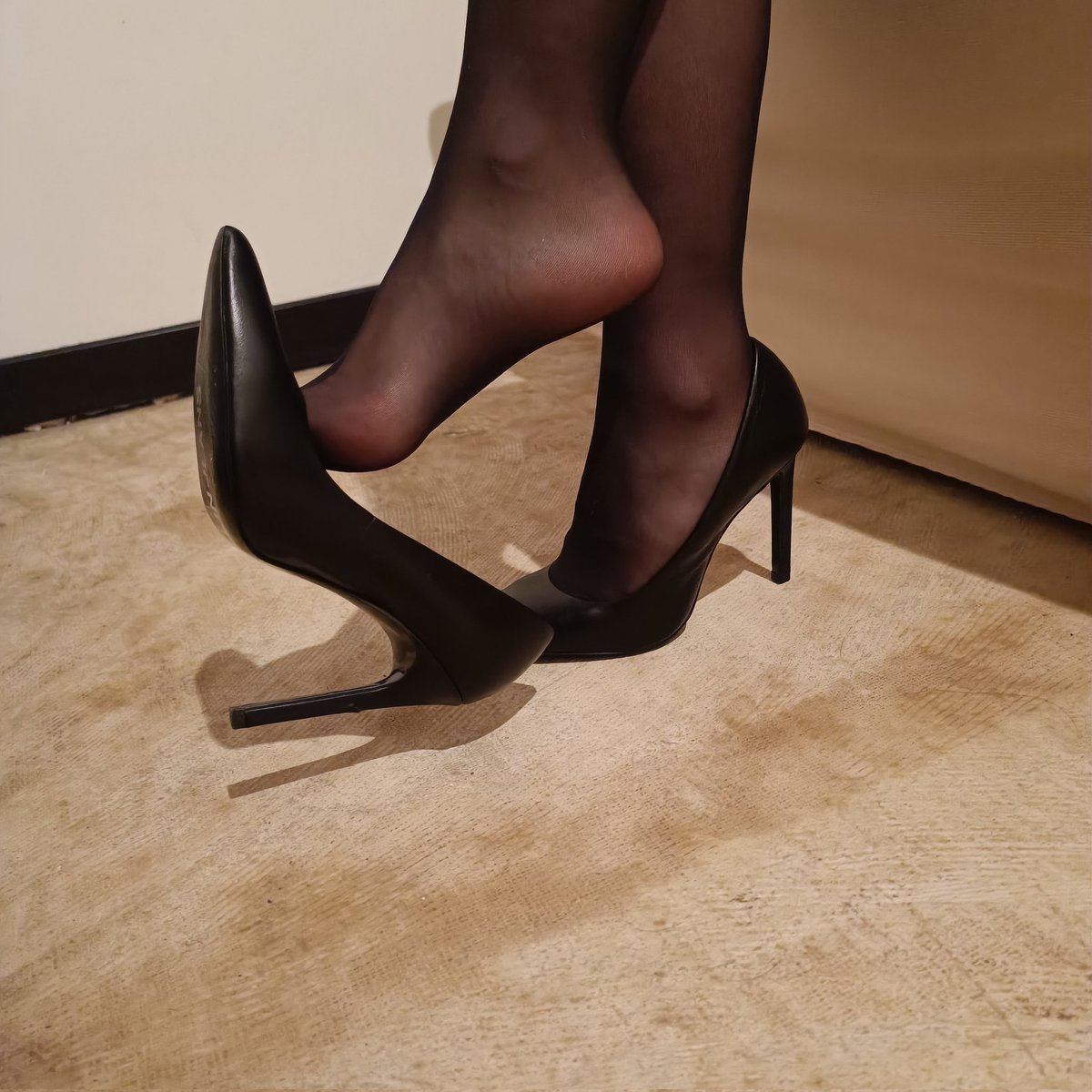 priscboomcam4's tweet photo. #femdom #fetish #paypal #bdsm #piedi #scarpe #slave #miss https://t.co/tmsNVpzYAK