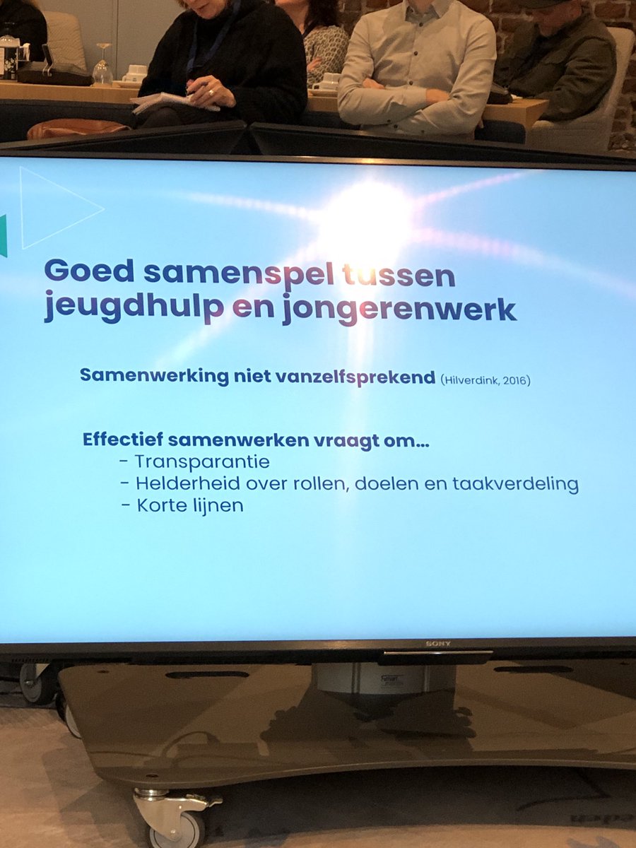Toch weer even leuk moment dat ⁦⁦<a href="/HVAYouthSpot/">Lectoraat Youth Spot</a>⁩ Jolanda Sonneveld naar mijn #msw thesis verwijst op het bestuurlijk congres #jongerenwerk vandaag. Uit 2016 en nog steeds heel actueel