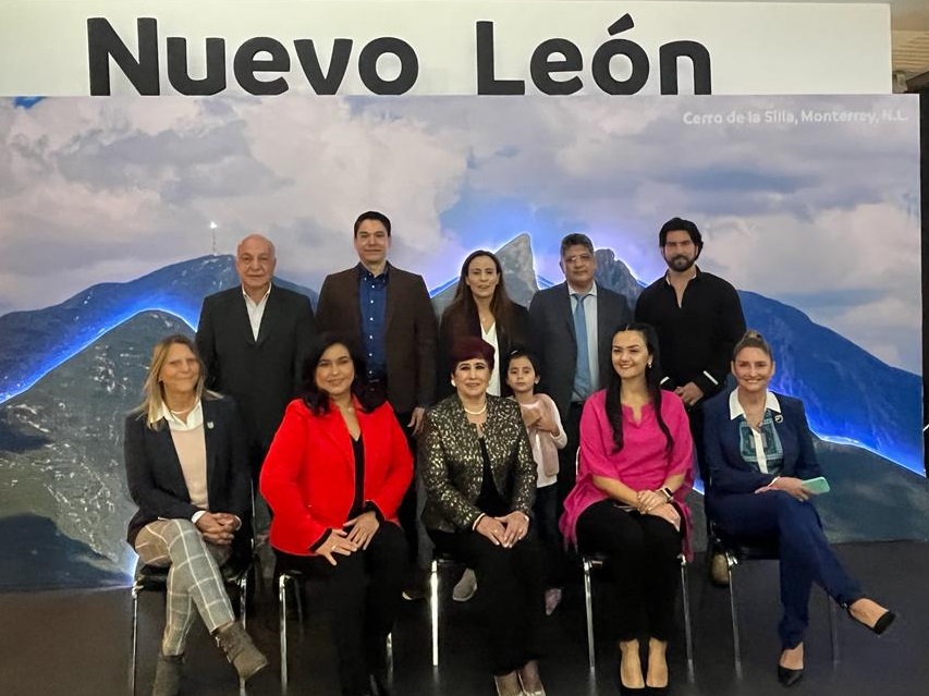 El Mtro. <a href="/aarguellesa/">Abel Arguelles</a> , Representante del Gob del Edo de #Durango en la #CDMX, acompañó a su homóloga de #NuevoLeón,  la Lic. <a href="/Pilarlozanomd/">Pilar Lozano Mac Donald</a> , a la Muestra Gastronómica y Cultural  en #PuntoMéxico, la cual estuvo precedida por el Lic. <a href="/TorrucoTurismo/">MiguelTorrucoMarqués</a> , Secretario de Turismo.