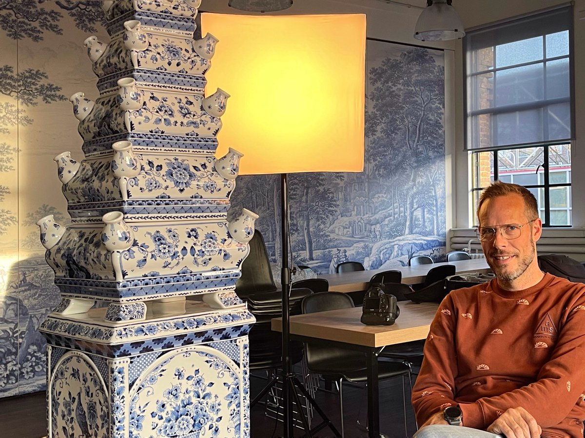 At work at @RoyalDelft museum today. I will be working with their heritage. A museum exhibition of the results will follow Q2 and Q3 2023. #royaldelftmuseum #delftware #blue #pottery #art #museumexhibition