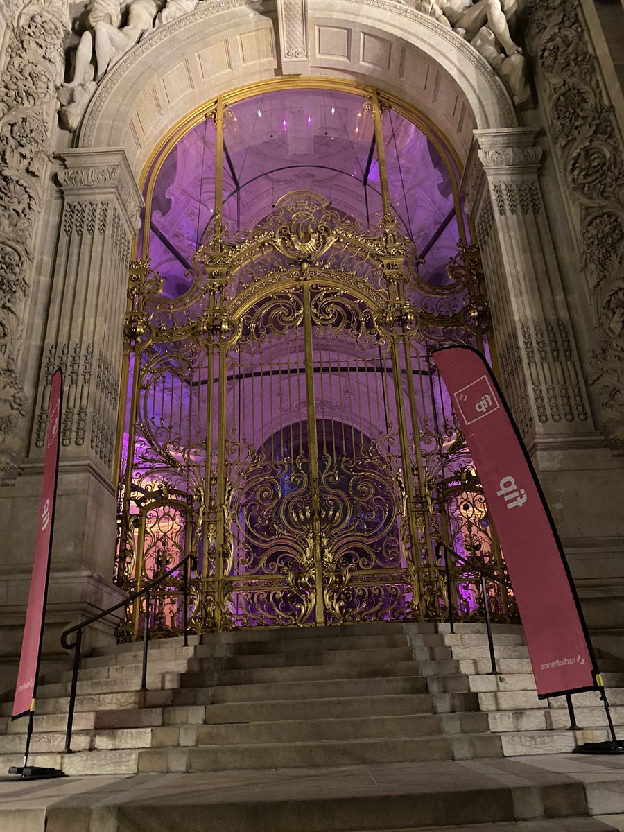 LaurenceBloch's tweet photo. Ce soir à Paris un moment rare 💕💕
Irene Dresel, artiste, productrice fait résonner les pulsions de la techno dans les murs du @PetitPalais_
Une installation sonore et artistique magnifique!
Un live en son immersif @radiofrance
@fipradio 👍💕👍
À écouter sur #FipElectro💕 https://t.co/fsLVPPIyJp