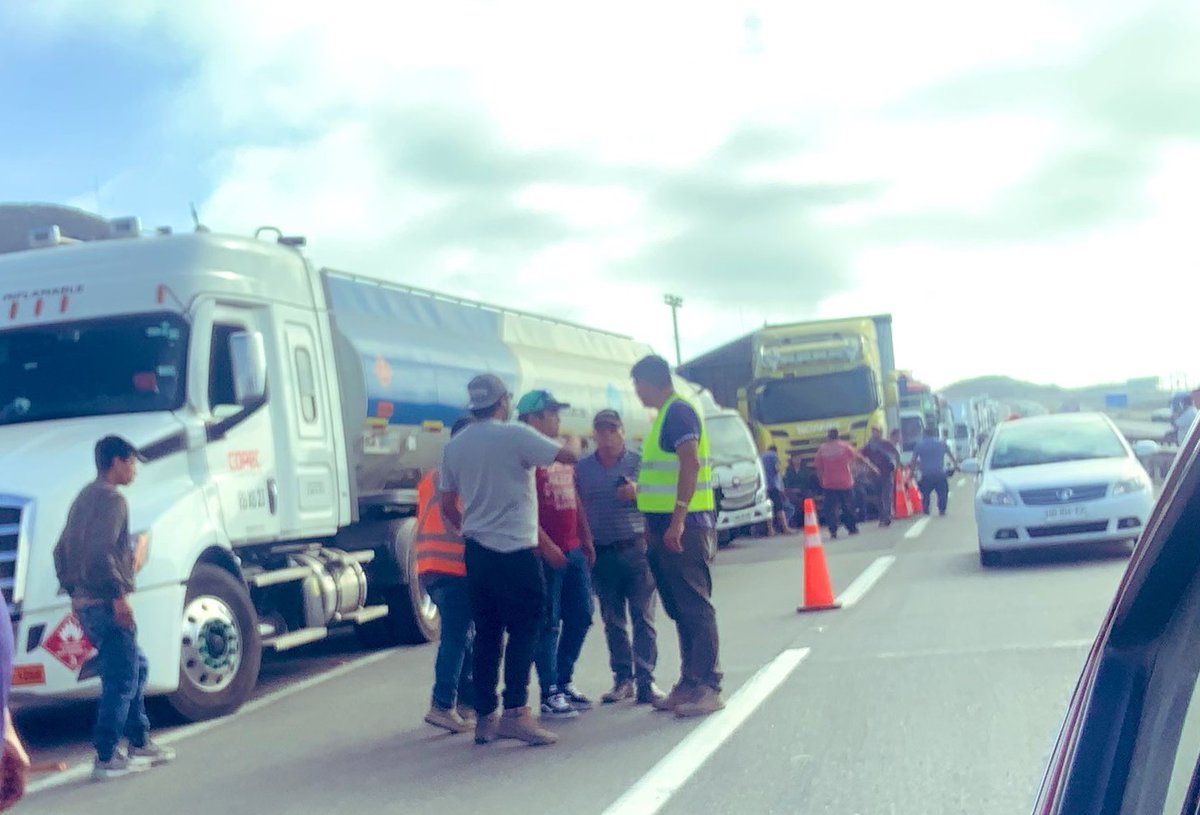 redcomunales's tweet photo. En Coquimbo formalizan a imputado detenido por obstaculizar acceso a ruta 5 en marco del paro de camioneros #Coquimbo #Elqui

https://t.co/h2YuVa3fwe https://t.co/xfxIRhJrD7