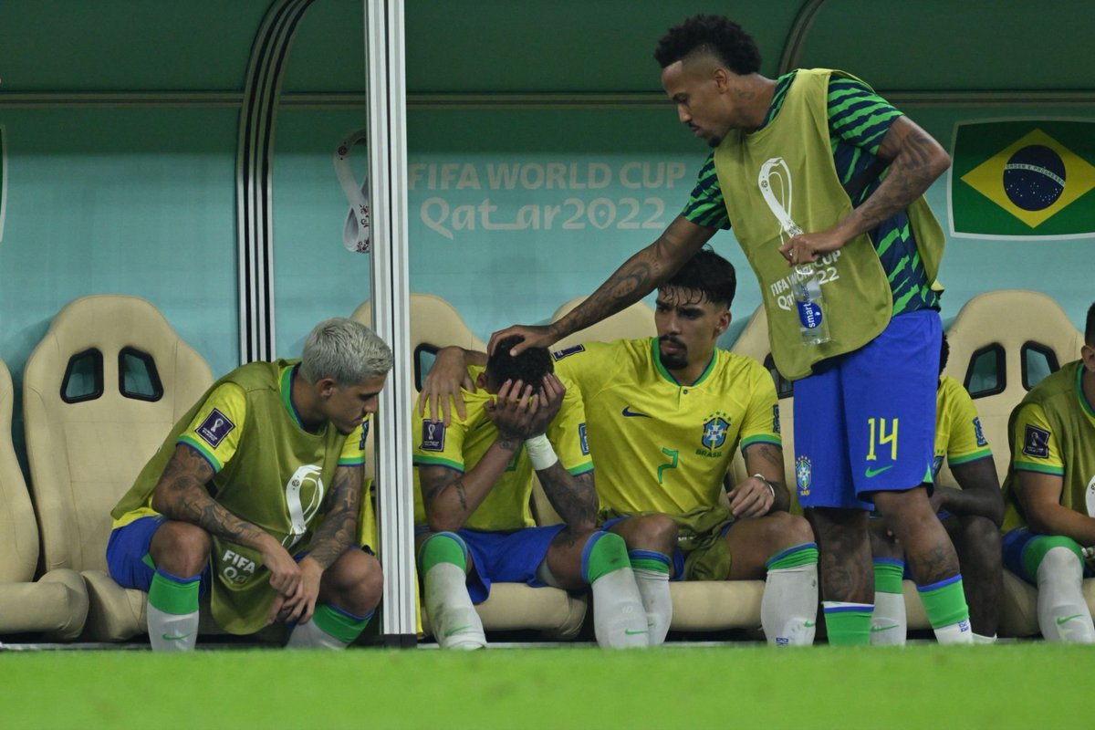 🚨 Une fois sorti du terrain, Neymar était en larmes et une poche de glace était sur sa cheville ! 😨😨😨

#BRA 2-0 #SRB

#FIFAWorldCup | #BRASRB