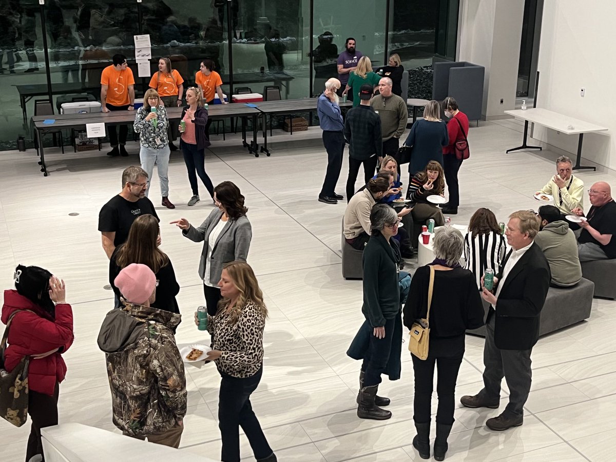 MemorialUSci's tweet photo. Our Whale of a Time Science social is just getting started. Celebrate a successful #ResearchWeek2022 with pizza and beer! https://t.co/nbg3UiqPA0