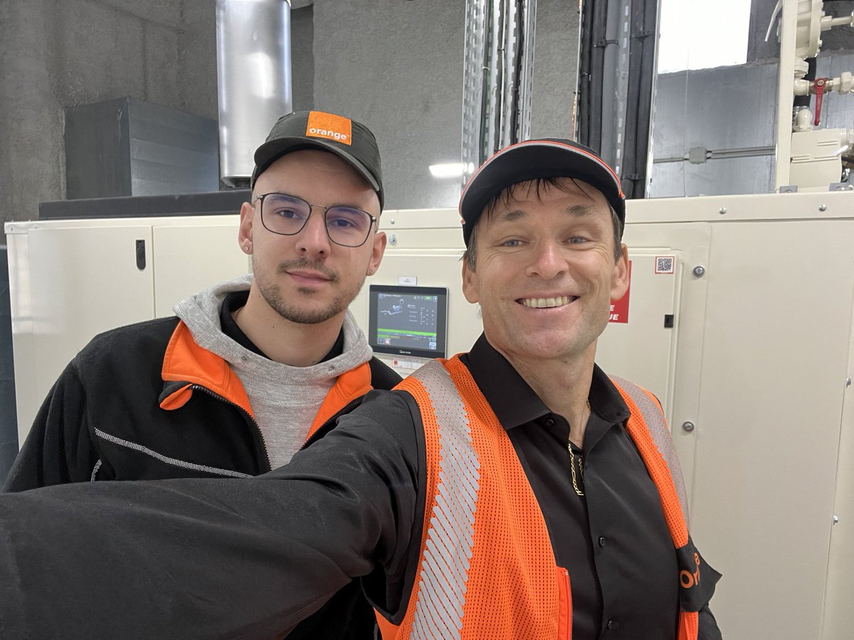 Floc'h Jean-Francois (@flochjf) on Twitter photo Chaque jour une 100aine de techniciens réseau structurant <a href="/OrangeOccitanie/">Orange Occitanie</a> interviennent sur le réseau actif fixe ou mobile d #orange. Merci à nos techniciens qui ont partagé leur quotidien lors de cette journée terrain comme Tom technicien environnement technique #uioc 👍🟧 Chaque jour une 100aine de techniciens réseau structurant <a href="/OrangeOccitanie/">Orange Occitanie</a> interviennent sur le réseau actif fixe ou mobile d #orange. Merci à nos techniciens qui ont partagé leur quotidien lors de cette journée terrain comme Tom technicien environnement technique #uioc 👍🟧