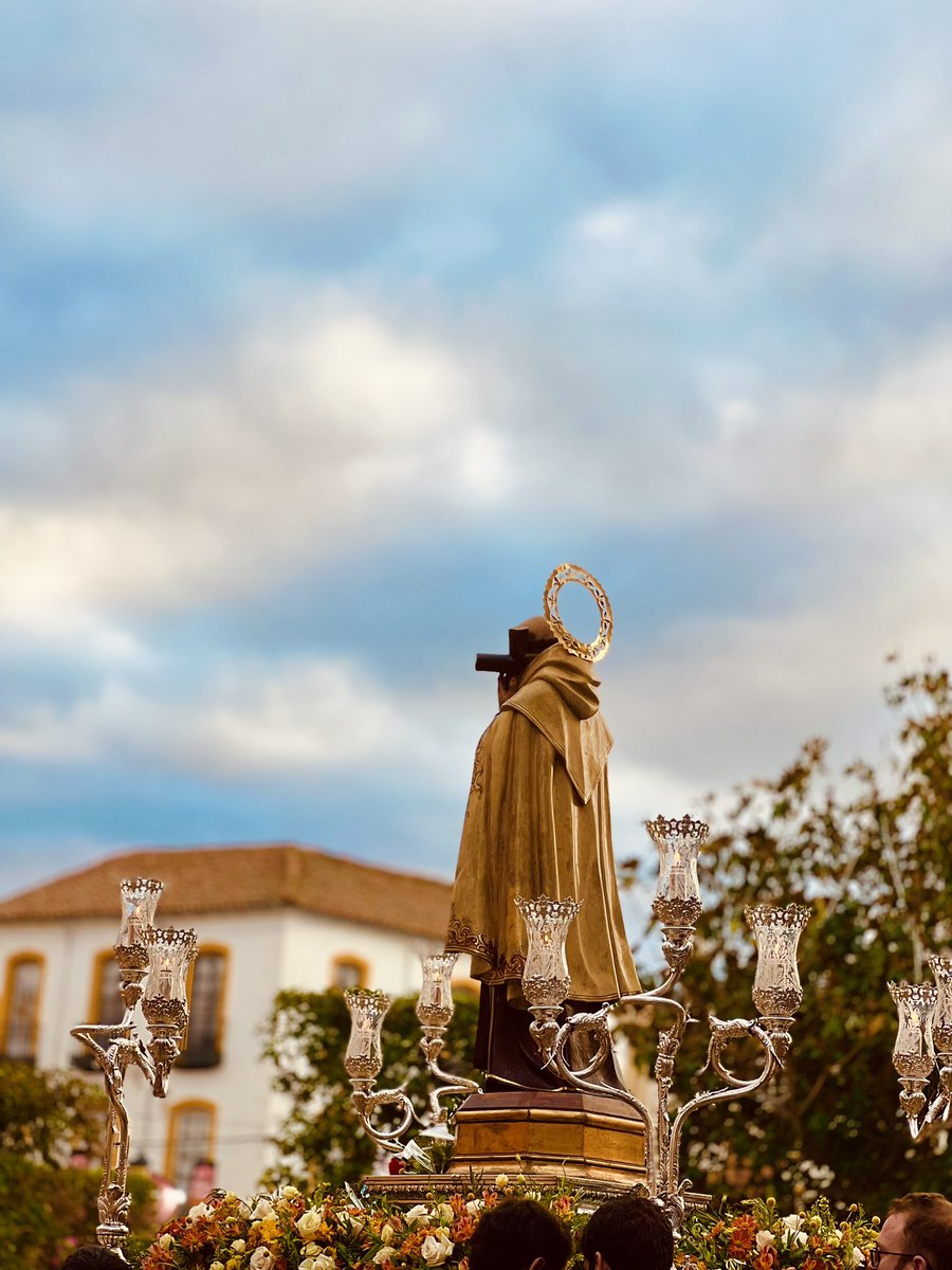 En la tarde-noche de hoy, hemos acompañado por décimo año consecutivo a nuestro excelso Patrón San Juan de la Cruz.

#Lamúsicadesantacecilia🎷🎺