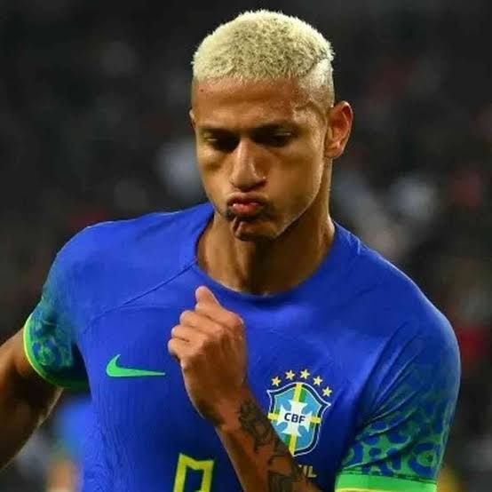 africanize_'s tweet photo. Fim de jogo.
Brasil 2 x 0 Sérvia

Richarlison foi o nome do jogo. Marcou um gol e uma golaço

Pru Pru🕊️ https://t.co/uzacnq6Y07