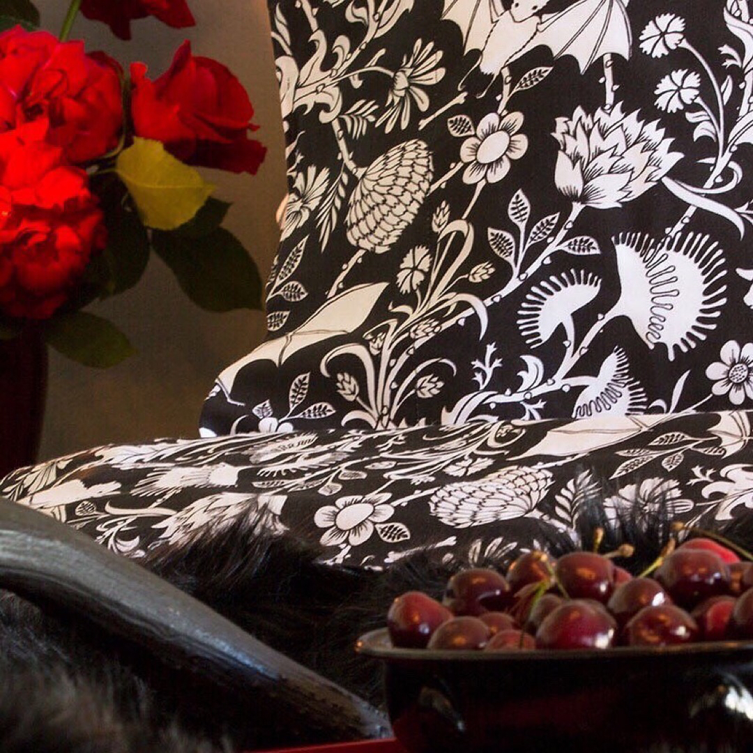 sininlinen's tweet photo. How does something as simple as a bowl of cherries make a bed so inviting? 🛏 🖤
.
.
.
#details #styling #bats #venusflytrap #cherries #blackandwhitedecor #gothichome #gothichomedecor #gothichomemaking #sininlinen #pillowtalk #greatinbed #softgoodshardcorestyle https://t.co/i0Jvuzu5H1
