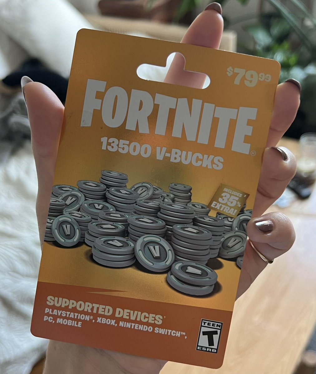 Thypeachcobbler's tweet photo. Happy Thanksgiving! 🍁🍂🦃 You each have given more to me than I could have ever imagined. I'm doing a 13.5k VBuck giveaway today just for you! All you have to do is enter using the link below. Submissions close at 12 AM EST so you have about 8 hours! 🍂🍁https://t.co/Dno4TjgMFr https://t.co/qsMnlSRWyr