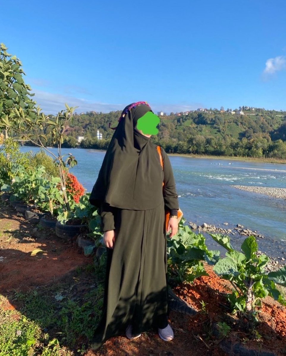 askicarsaf's tweet photo. İğneli gizli peçe sufle ile kiloş ferace takım kombinimiz
#çarşaf
#peçe
#cilbab
#ferace
#örtü
#butik
#çarşafışerif
#tesettür
#afgançarşaf
#çarşafdikimi
#özeldikimçarşaf
#hijab
#niqab https://t.co/3Wy4K7fecH