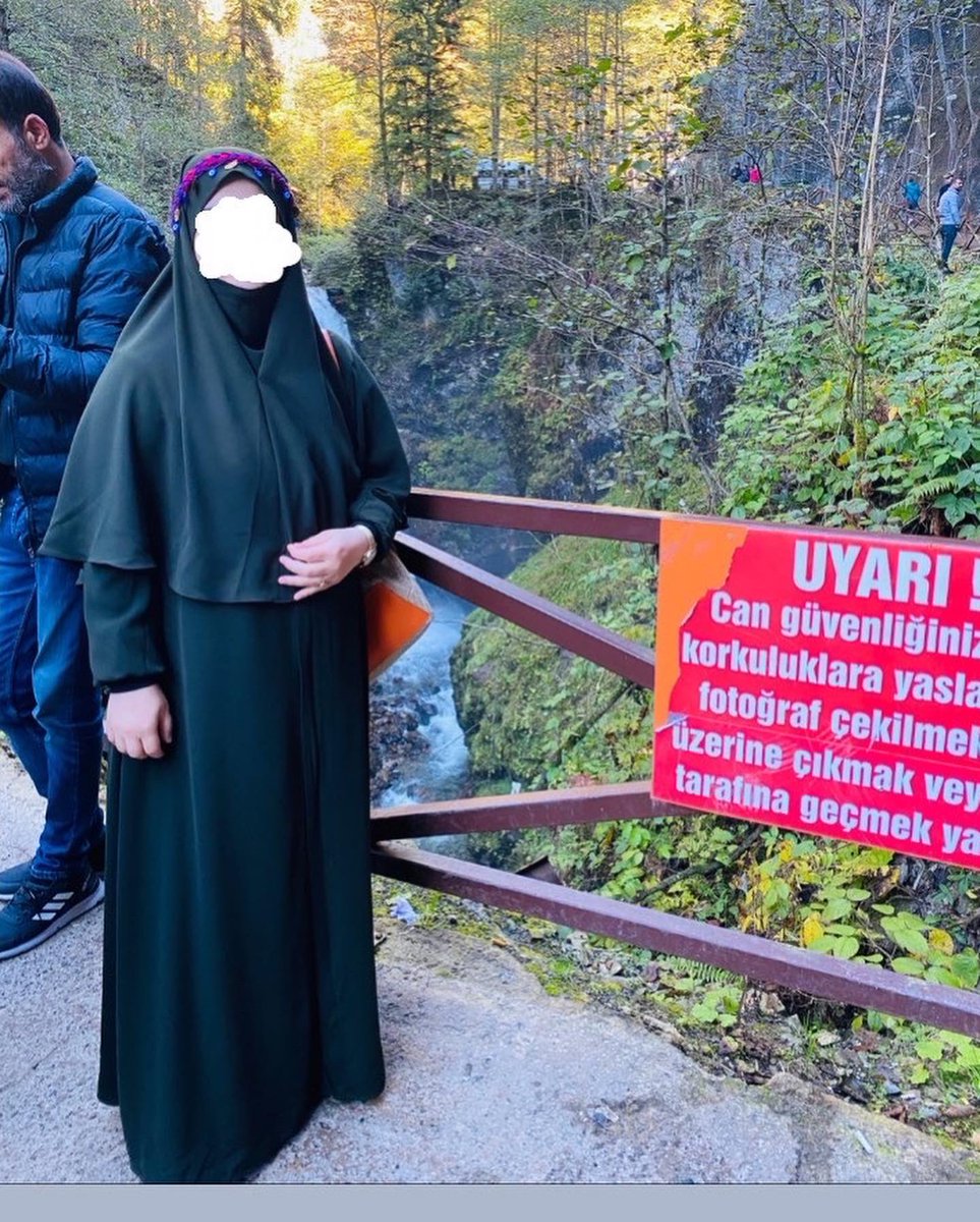 İğneli gizli peçe sufle ile kiloş ferace takım kombinimiz

#çarşaf
#peçe
#cilbab
#ferace
#örtü
#butik
#çarşafışerif
#tesettür
#afgançarşaf
#çarşafdikimi
#özeldikimçarşaf
#hijab
#niqab