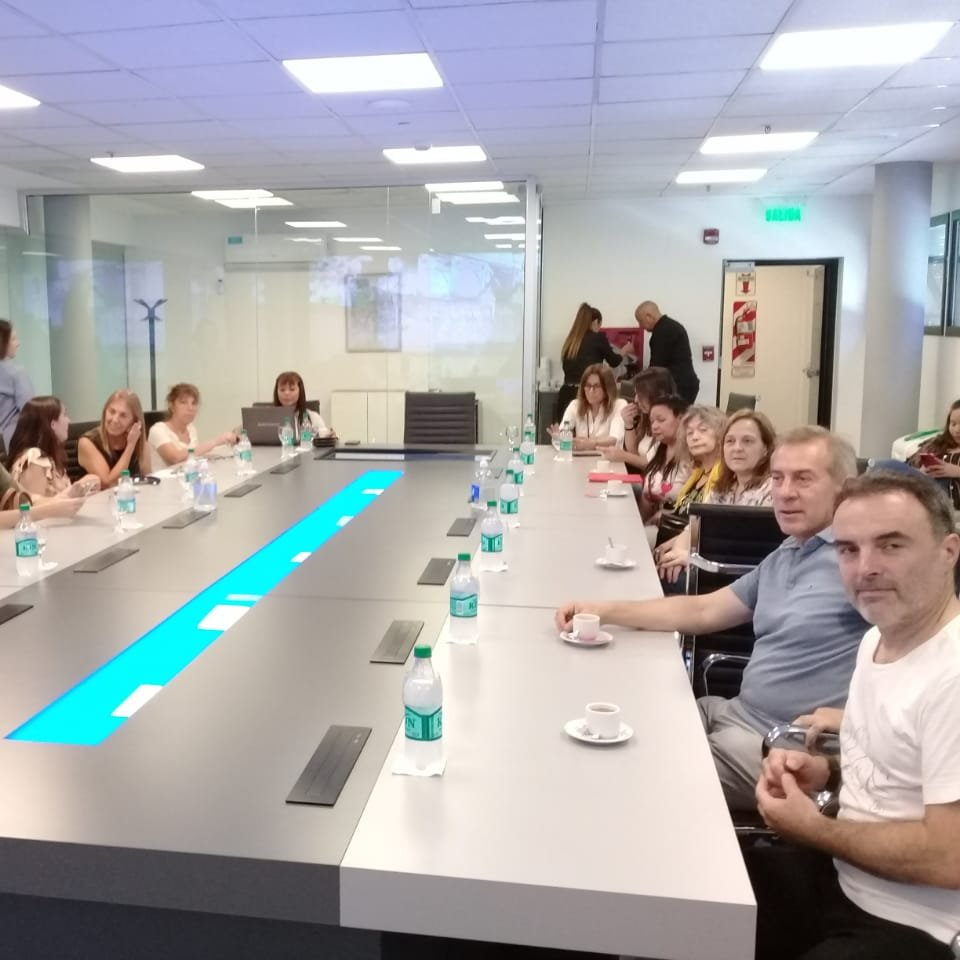 ProQuilmes1's tweet image. Nuestro equipo de Seguridad Ciudadana visitó el Centro de Monitoreo de CABA para concer las mejores prácticas sobre el tema y aplicarlas en Quilmes cuando seamos gobierno.
@proargentina