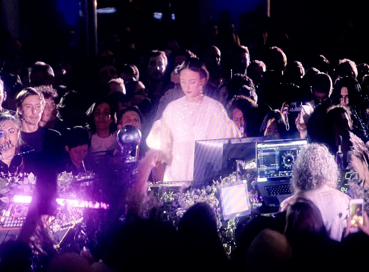 Ce soir <a href="/fip/">Fatih Pestilci</a> electro diffusait en direct et en son 3d un concert dingue d’Irene Dresel, avec notre <a href="/H_Dejardin/">Hervé Déjardin</a> en toge sur la scène, une mise en scène magnifique son et lumière, dans un <a href="/PetitPalais_/">Petit Palais</a> incandescent.

En partenariat avec <a href="/ftvculturebox/">francetv culturebox</a>