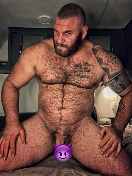 1 pic. Retweet this if you’d lick what you see in pic 3 https://t.co/i8ziEreFcN

#gaybearsofinstagram