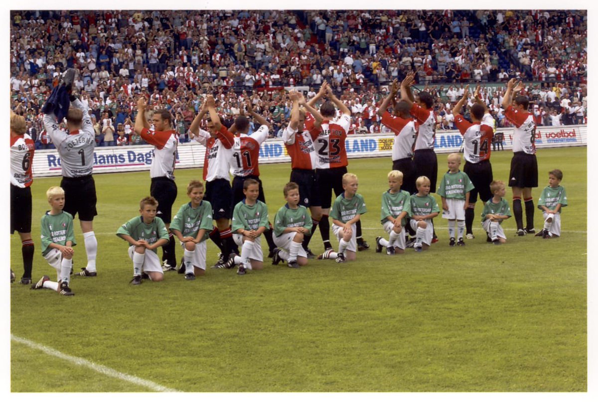 MartinMientjes's tweet photo. Feyenoord - Tottenham in 2002 met Ramon van Haaren. Nu, inmiddels 15 jaar seizoenskaart. Mooiste wat er is. #FeyenoordForEver https://t.co/DSZWyD6Otl