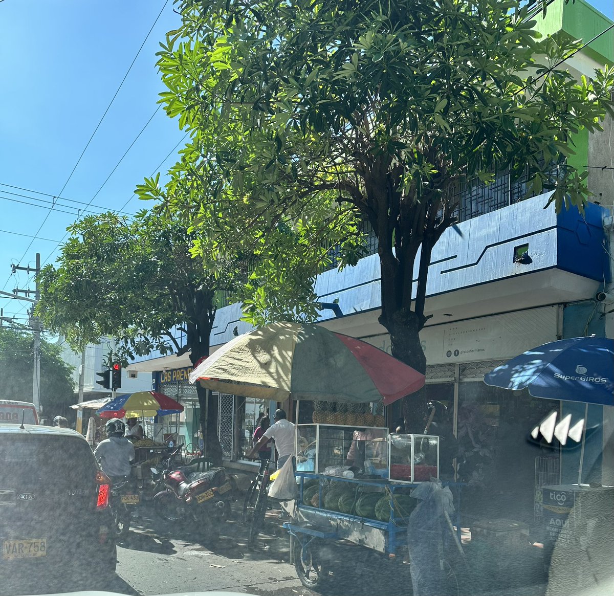 elbocon5's tweet photo. Donde funcionará la oficina de espacio público de la @AlcaldiaVpar @MelloCastroG carrera 8 con 17 @CacicaStereo @Vpar_Informa @ValleduparCity @Valledupar_SOS @Valledupar_Col @TuValledupar no se puede transitar un caos total https://t.co/5dxgioTwSD