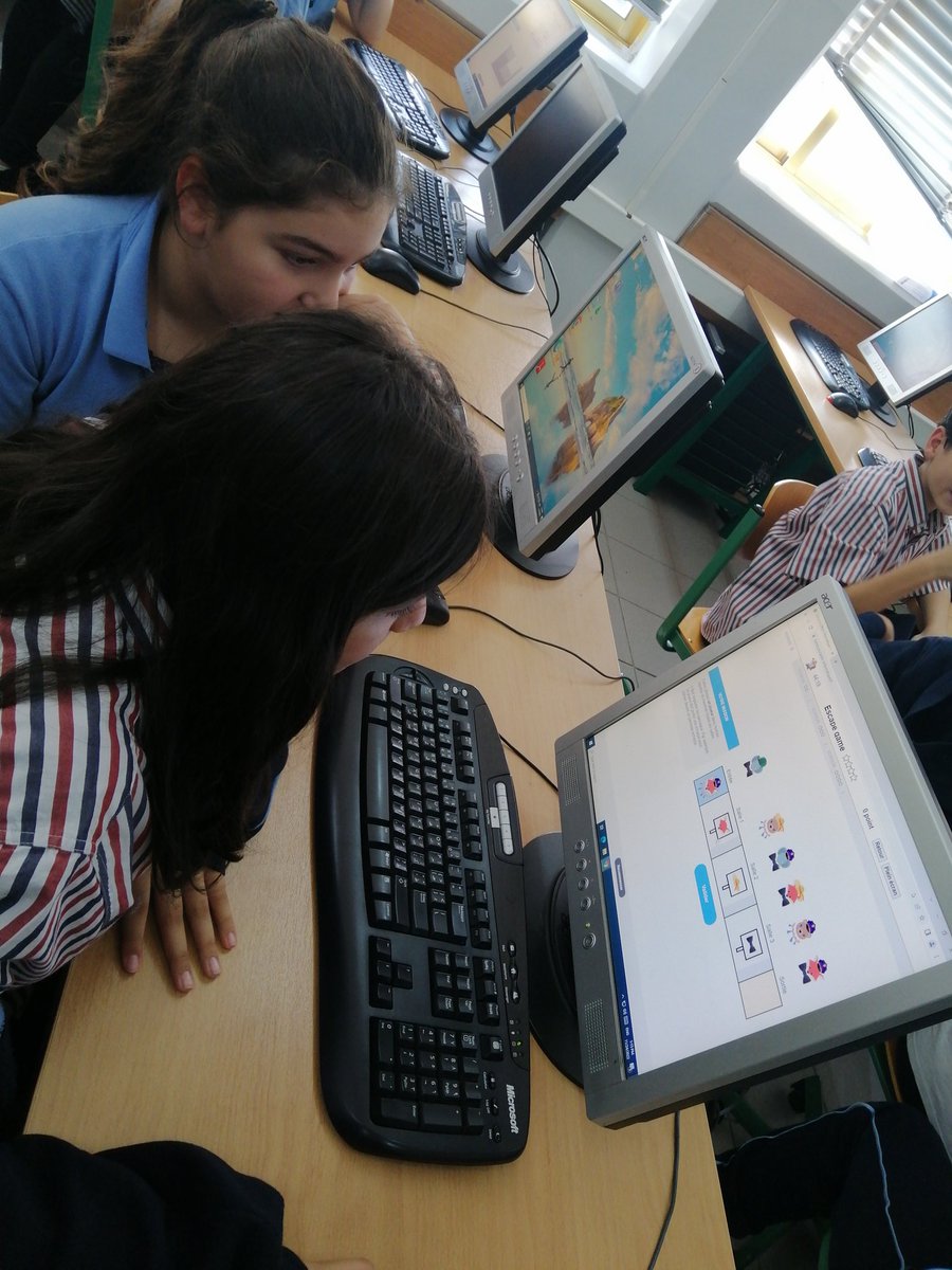 Les etudiants de la classe de 5ème ont participe au concours castor informatique <a href="/Hhhsinfo/">Houssam Hariri HS</a> <a href="/DidiSaleh10/">Diana Saleh</a> <a href="/sawan_dounia/">Dounia Sawan</a>