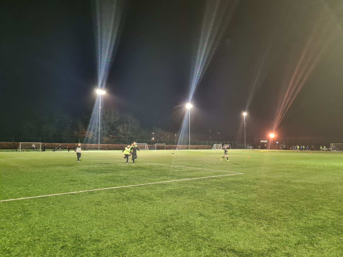 AscoltaCL's tweet photo. Great to be back on the pitch with @Stonehavenyfc tonight!

A good session on a decent night for football at Jim Glennie Park.

⚽️🏴󠁧󠁢󠁳󠁣󠁴󠁿

#BelieveTrainAchieve #EverythingIsPractice https://t.co/yZm2rxzdla