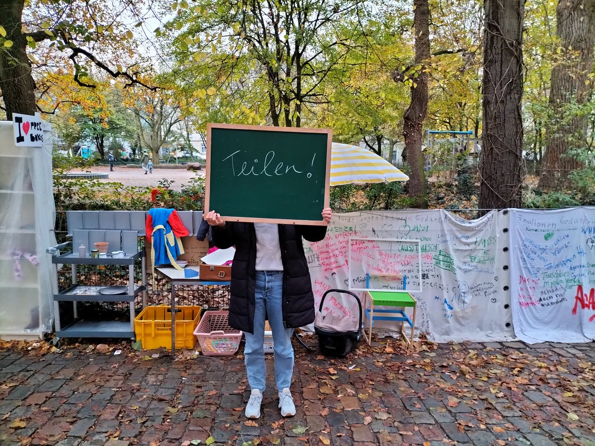 FreeboxPaulini's tweet photo. Auch heute haben wieder Menschen an unserer Foto-Aktion teilgenommen. Alle Fotos findet ihr auf Insta unter freeboxpaulinenplatz https://t.co/aExXhYF89c