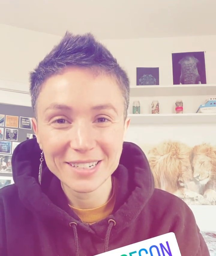 Sophyy_Earp's tweet photo. dom blessing us with their haircut on #domisthebombthursday 😩 #WynonnaEarp #BringWynonnaHome https://t.co/C8JsQ4gSXU