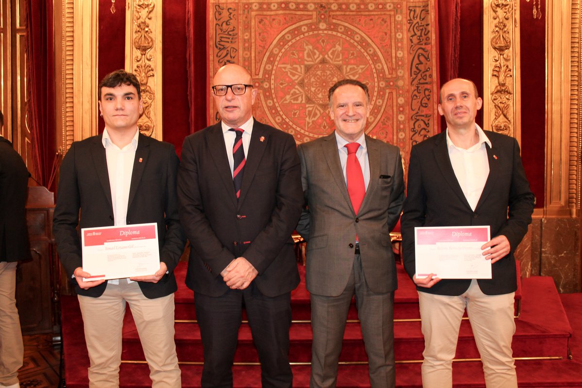 CipetiTudela's tweet photo. Hoy se han entregado en el salón del trono del Palacio de Navarra los diplomas de las Spainskills 2022. CIP ETI ha participado con Ismael Lozano Gil, alumno de GS de Automatización y Robótica Industrial,  y Roberto Berrueta Vicente,  profesor de Electricidad su entrenador. https://t.co/V89DU8GCr5
