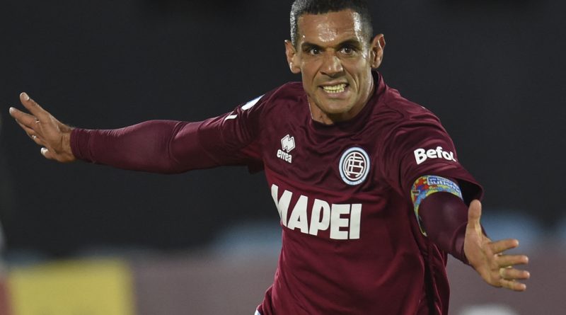 Alcontraataque_'s tweet photo. RENOVACIÓN DEL GRANATE

✅ | OFICIAL: @clublanus renueva a José Sand.

📝 | El delantero 🇦🇷 ha renovado hasta junio de 2023.

🏆 | El jugador de 42 años jugó una final de la Copa @Libertadores con el Granate en la temporada 2016/2017, en la que perdió contra el @Gremio. https://t.co/oS6QjaPmI0