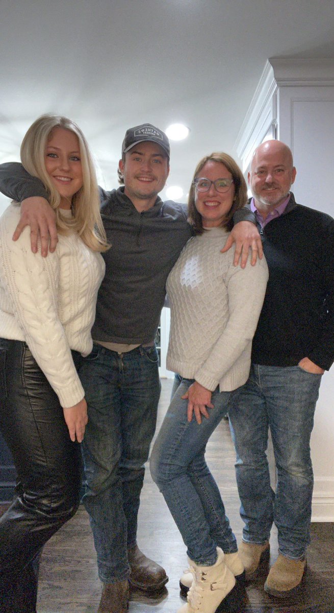 davidbarthel1's tweet image. Thankful for a full house, great dogs and a competitive Lions game. Happy Thanksgiving!