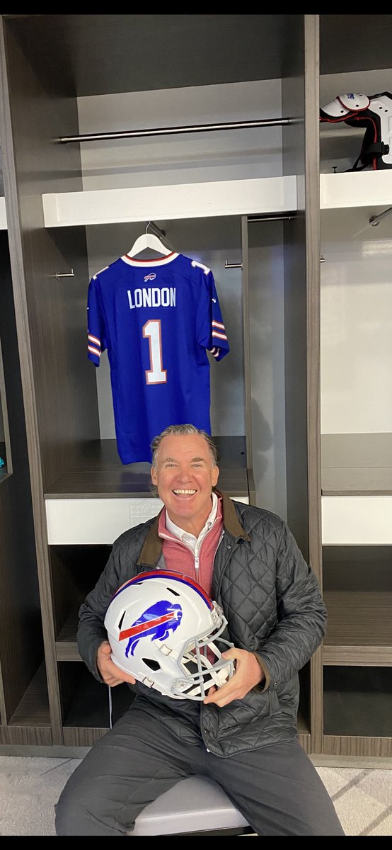 conwaymatty's tweet photo. @BuffaloBills @MillerLite Tottenham Stadium. Go Bills! https://t.co/9ILLClZv1J