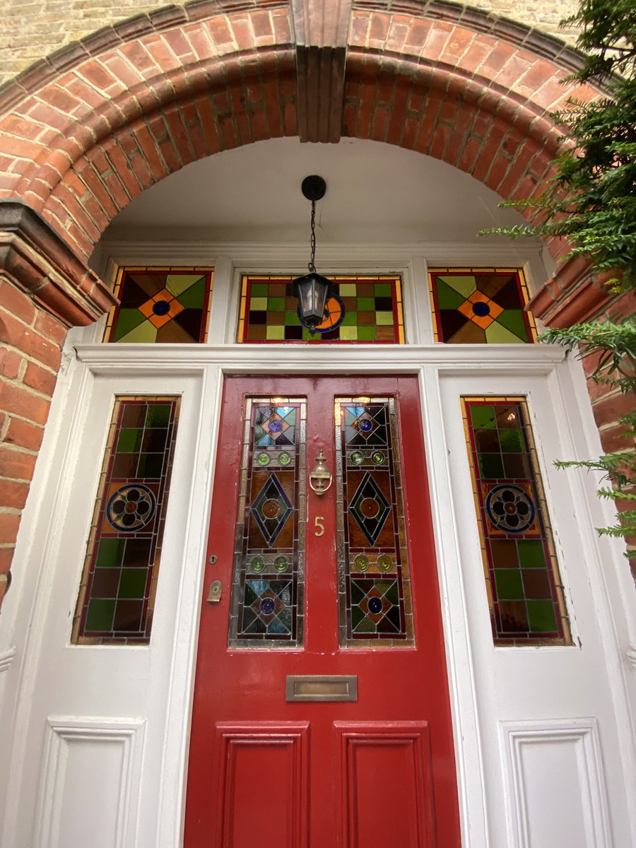 IL_Glass's tweet photo. A stunning bespoke #leadlight job we fitted today in a stunning Victorian house in #Beckenham #houserefurb #frontofhouse #interiordesign #victorianhouse https://t.co/YDFgK2yC0h