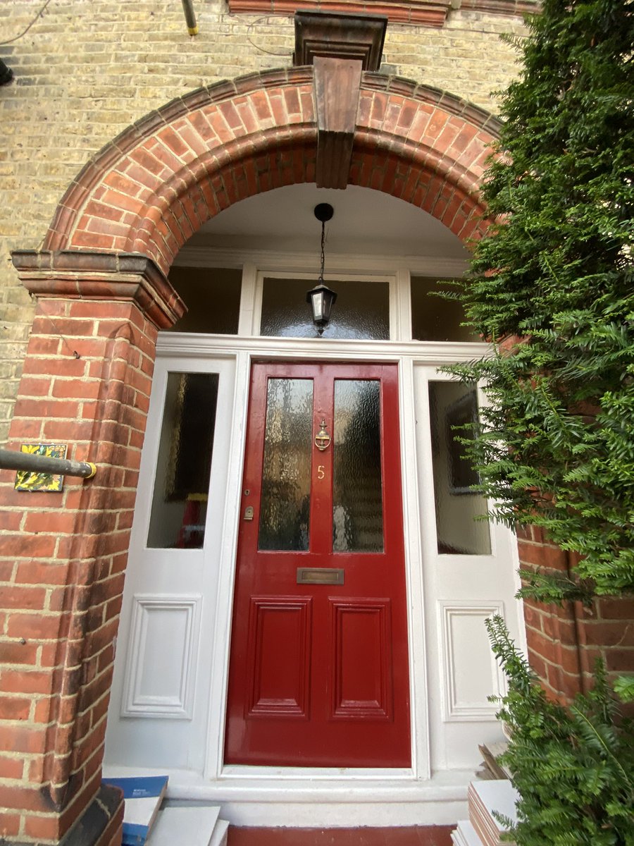 IL_Glass's tweet photo. A stunning bespoke #leadlight job we fitted today in a stunning Victorian house in #Beckenham #houserefurb #frontofhouse #interiordesign #victorianhouse https://t.co/YDFgK2yC0h