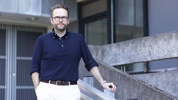 Behandlingsresistent depression er, når INTET hjælper: Samtaleterapi, antidepressiva, elektrochok... en dødsensfarlig tilstand. 
Derfor er dette VILDT. Ca. hver 3. person med behandlingsresistent depression blev helbredt - ved én behandling! #depression 
sundhedspolitisktidsskrift.dk/nyheder/behand…