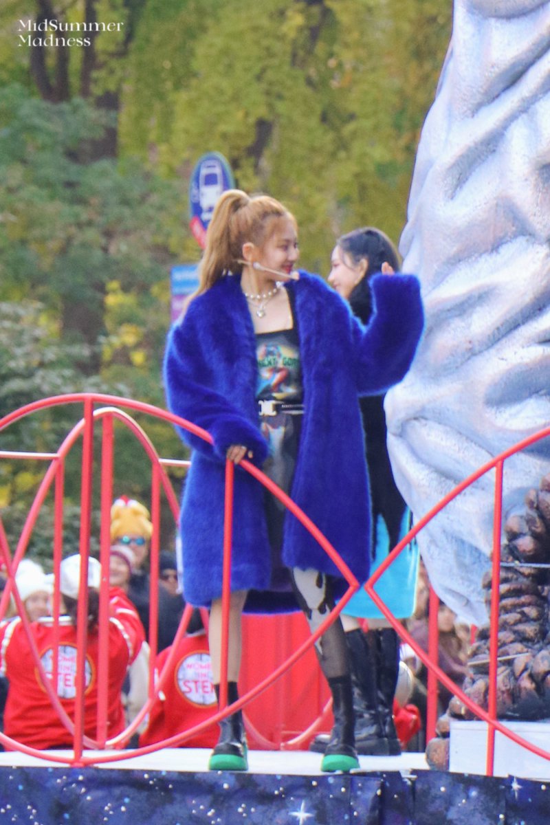 MidSummer1700's tweet photo. 211125

#MacysThanksgivingDayParade
#NINGNING #닝닝 #aespa #æspa #에스파 https://t.co/oxEVIz5b7f